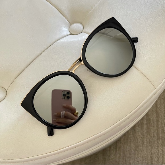 Large Black Mirrored Sunglasses NWT - Picture 2 of 4